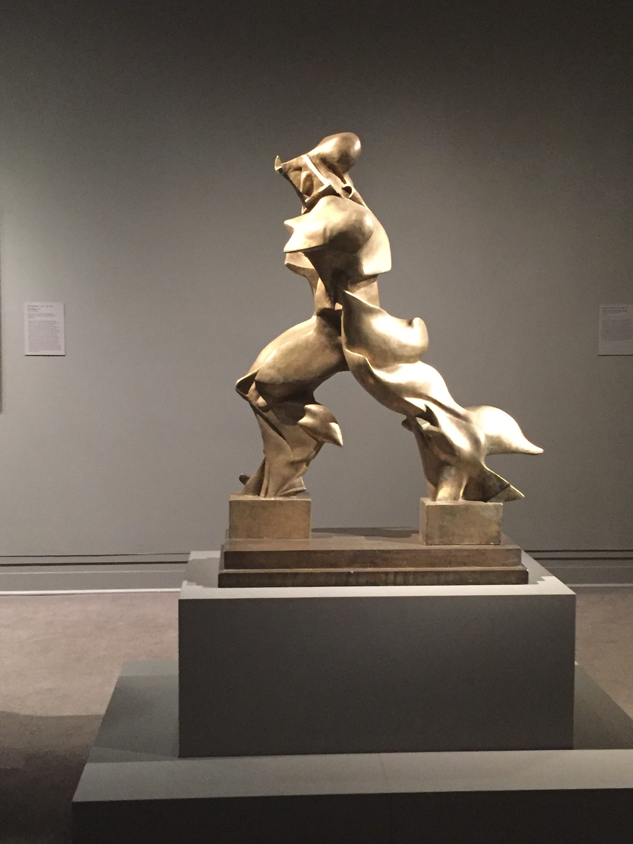 Forme Uniche della Continuità nello Spazio, 1913, Umberto Boccioni